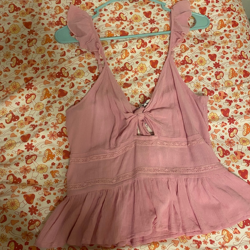 pink tank top